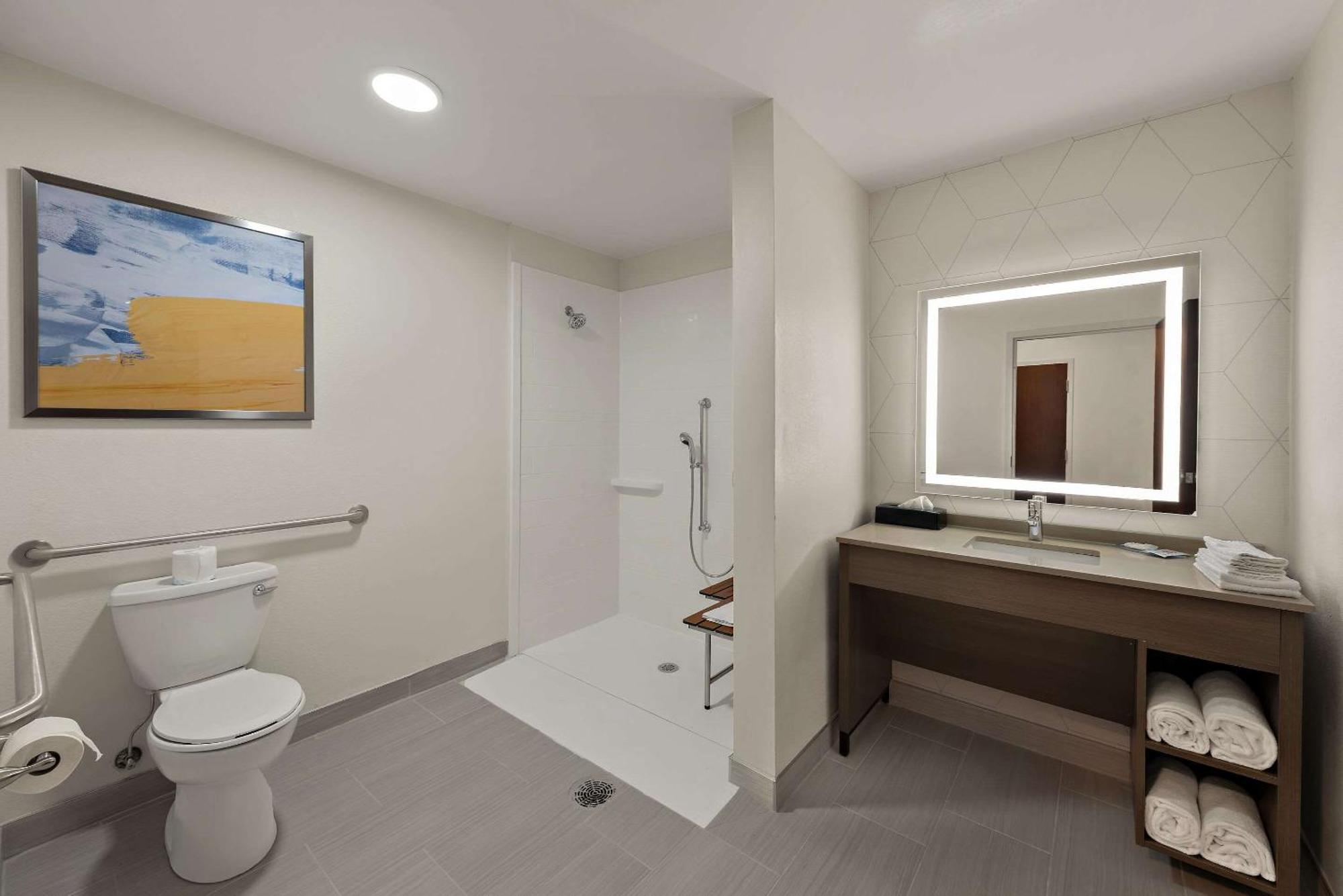 Comfort Suites Columbus East Broad Eksteriør billede